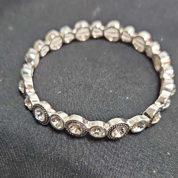 Source Unknown Silver Bracelet with Clear Crystals - Picture 3 of 7